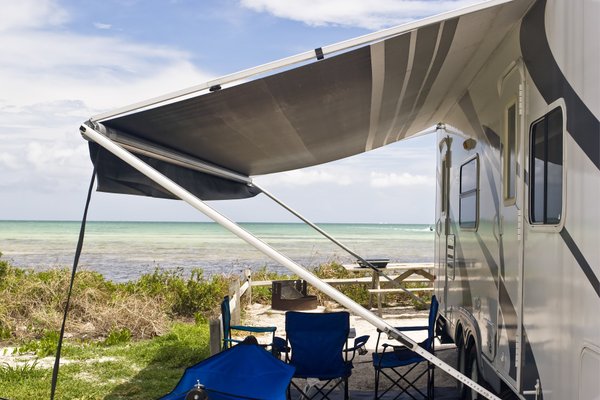 Quels sont les Meilleurs Campings Bord de Lac Équipés en France ?
