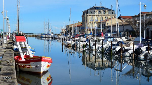 Quelles sont les différences entre un camping sur la Presqu'île de Giens et un camping traditionnel ?
